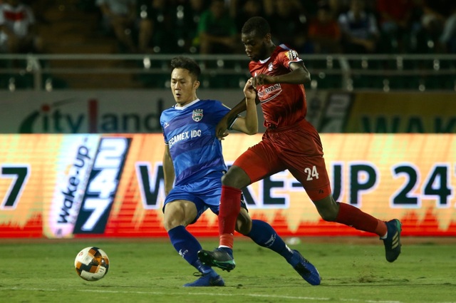 Thắng B.Bình Dương, CLB TPHCM tạm đòi lại ngôi đầu bảng V-League - 1 Thắng B.Bình Dương, CLB TPHCM tạm đòi lại ngôi đầu bảng V-League - 1
