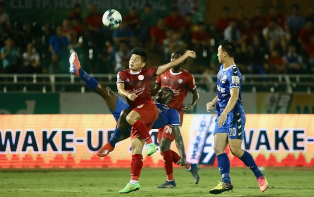 Thắng B.Bình Dương, CLB TPHCM tạm đòi lại ngôi đầu bảng V-League - 2 Thắng B.Bình Dương, CLB TPHCM tạm đòi lại ngôi đầu bảng V-League - 2