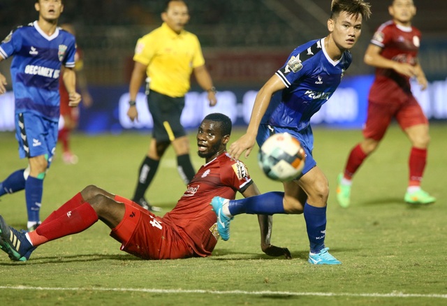 Thắng B.Bình Dương, CLB TPHCM tạm đòi lại ngôi đầu bảng V-League - 3 Thắng B.Bình Dương, CLB TPHCM tạm đòi lại ngôi đầu bảng V-League - 3