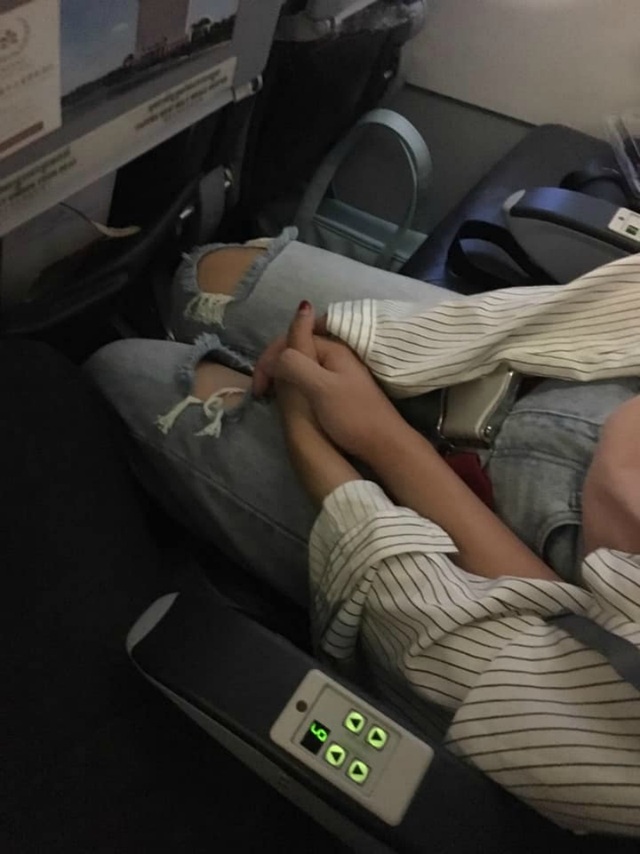 Một mực nắm tay cô gái ngồi cạnh trong chuyến bay, anh chàng có ngay người yêu - Ảnh minh hoạ 4