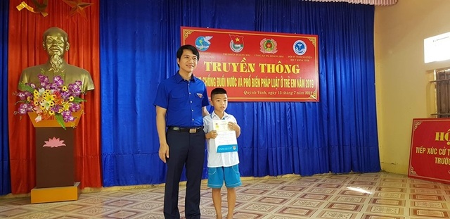 Cứu em nhỏ đuối nước, học sinh lớp 5 được tặng Huy hiệu Tuổi trẻ dũng cảm - 1 Cứu em nhỏ đuối nước, học sinh lớp 5 được tặng Huy hiệu Tuổi trẻ dũng cảm - 1