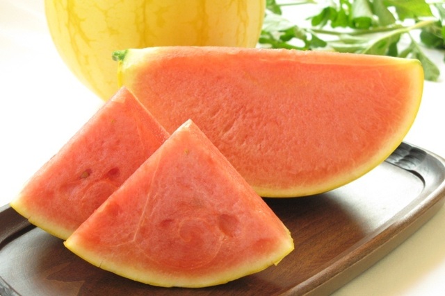 Dưa hấu Golden Fortune không hạt loại 1 bán tại Việt Nam với giá 480.000/kg. Dưa hấu Golden Fortune không hạt loại 1 bán tại Việt Nam với giá 480.000/kg.