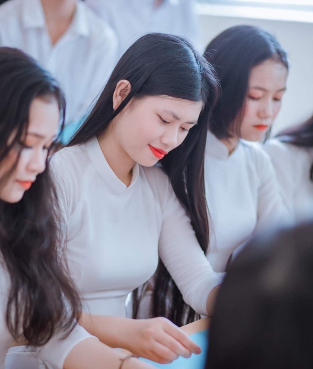 Nữ sinh trường làng xứ Nghệ đạt thủ khoa khối A toàn tỉnh - 2 Nữ sinh trường làng xứ Nghệ đạt thủ khoa khối A toàn tỉnh - 2
