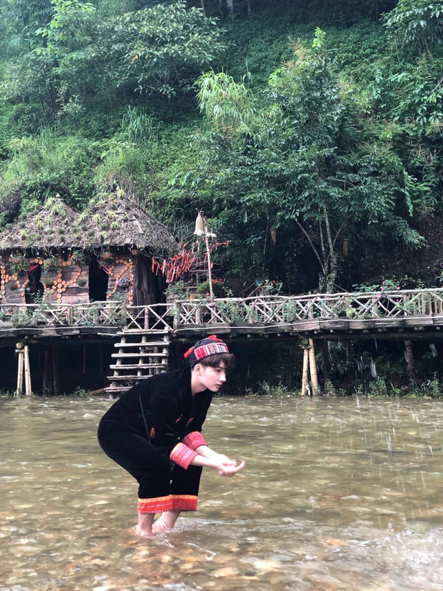 “Hot boy dân tộc” tại Sa Pa khiến dân mạng xao xuyến - 7 “Hot boy dân tộc” tại Sa Pa khiến dân mạng xao xuyến - 7