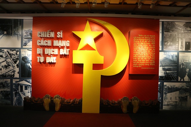 Gông cùm, đòn tra tấn chiến sĩ cách mạng thời chiến tranh - 1 Gông cùm, đòn tra tấn chiến sĩ cách mạng thời chiến tranh - 1