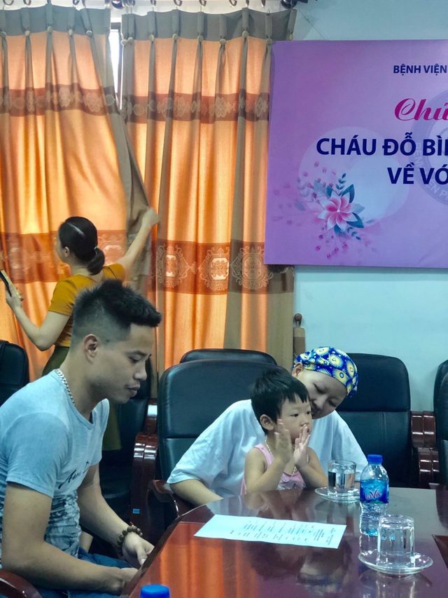 Bé Bình An và mẹ ung thư giai đoạn cuối được ra viện - 7 Bé Bình An và mẹ ung thư giai đoạn cuối được ra viện - 7