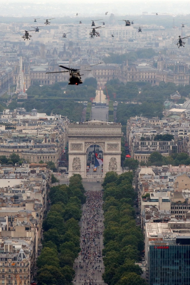 Độc đáo màn trình diễn “lính bay” trong diễu binh quốc khánh Pháp - Ảnh minh hoạ 11