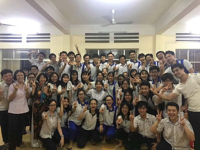 Lớp 49 học sinh, 22 em có điểm xét tuyển ĐH trên 27-28, điểm thấp nhất là 23 - 2 Lớp 49 học sinh, 22 em có điểm xét tuyển ĐH trên 27-28, điểm thấp nhất là 23 - 2