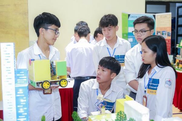 Hàng ngàn bạn trẻ yêu công nghệ háo hức với ngày hội STEME - 4 Hàng ngàn bạn trẻ yêu công nghệ háo hức với ngày hội STEME - 4