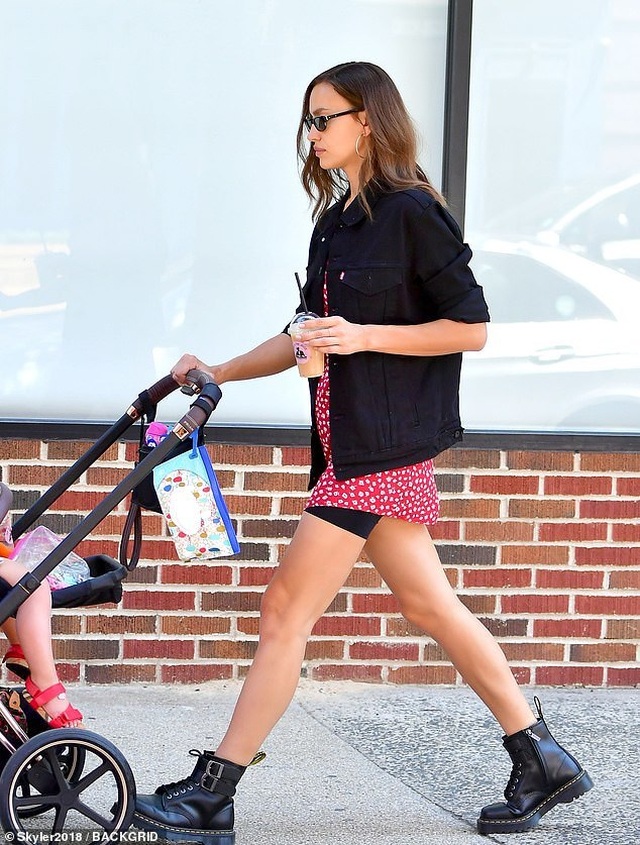 Irina Shayk trẻ trung đưa con ra phố - 6 Irina Shayk trẻ trung đưa con ra phố - 6