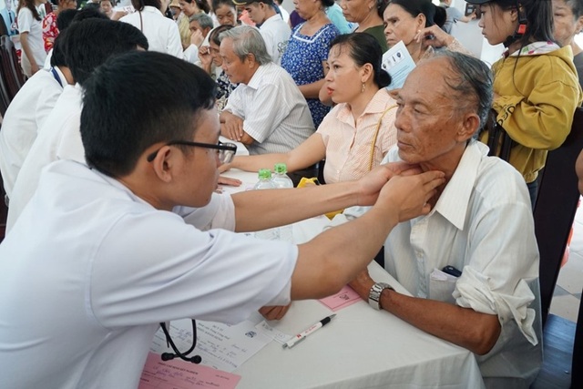 3.000 người được khám sàng lọc miễn phí bệnh đái tháo đường và bệnh lý tuyến giáp - 2 3.000 người được khám sàng lọc miễn phí bệnh đái tháo đường và bệnh lý tuyến giáp - 2