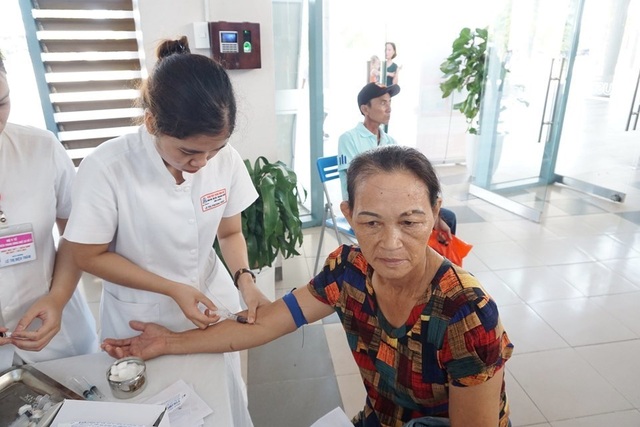 3.000 người được khám sàng lọc miễn phí bệnh đái tháo đường và bệnh lý tuyến giáp - 5 3.000 người được khám sàng lọc miễn phí bệnh đái tháo đường và bệnh lý tuyến giáp - 5