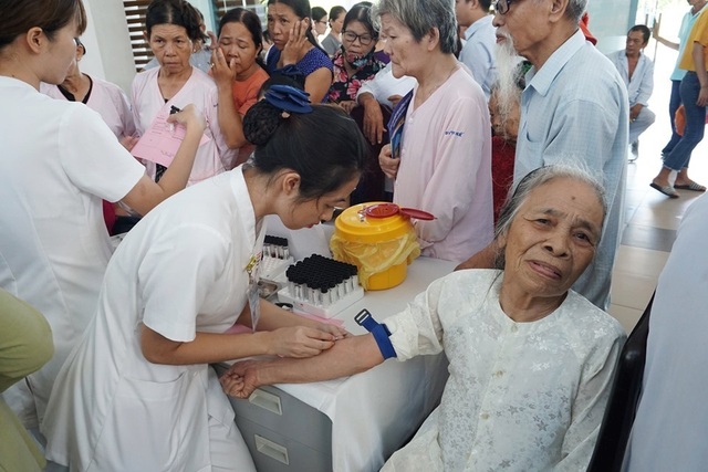 3.000 người được khám sàng lọc miễn phí bệnh đái tháo đường và bệnh lý tuyến giáp - 1 3.000 người được khám sàng lọc miễn phí bệnh đái tháo đường và bệnh lý tuyến giáp - 1