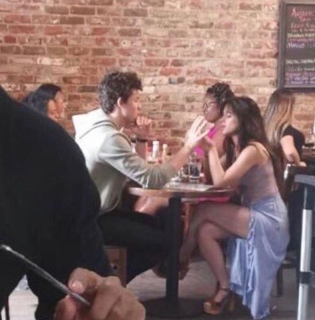 Shawn Mendes và Camila Cabello liên tục phủ nhận chuyện hẹn hò - 5 Shawn Mendes và Camila Cabello liên tục phủ nhận chuyện hẹn hò - 5