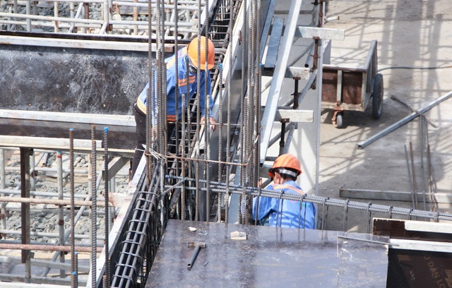 Vụ doanh nghiệp đuổi cán bộ: Đoàn cán bộ mới được cử đến công trường - 5 Vụ doanh nghiệp đuổi cán bộ: Đoàn cán bộ mới được cử đến công trường - 5