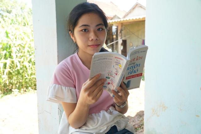 Đôi bạn cùng lớp trường huyện chiếm lĩnh 2 vị trí thủ khoa - 2 Đôi bạn cùng lớp trường huyện chiếm lĩnh 2 vị trí thủ khoa - 2