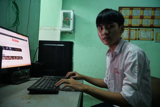 Đôi bạn cùng lớp trường huyện chiếm lĩnh 2 vị trí thủ khoa - 3 Đôi bạn cùng lớp trường huyện chiếm lĩnh 2 vị trí thủ khoa - 3