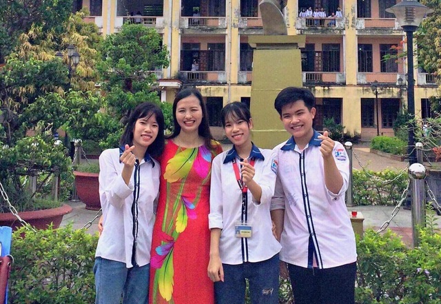 Không học thêm, chị em song sinh đạt 27 điểm khối C - 1 Không học thêm, chị em song sinh đạt 27 điểm khối C - 1