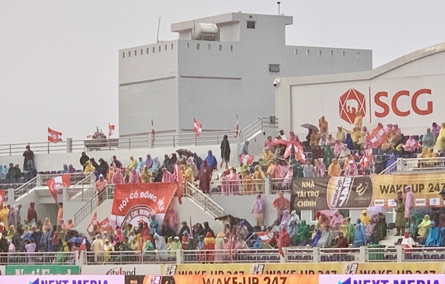 Thắng kịch tính SHB Đà Nẵng, CLB TPHCM giữ chặt ngôi đầu V-League - 5 Thắng kịch tính SHB Đà Nẵng, CLB TPHCM giữ chặt ngôi đầu V-League - 5