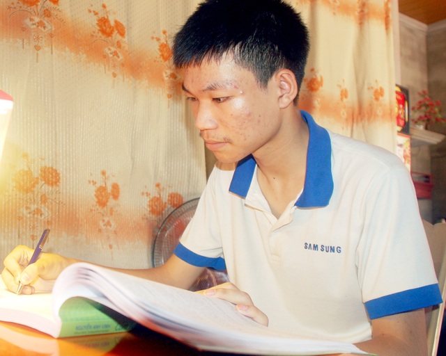 Đạt 28,3 điểm khối A1, cậu học trò nghèo nuôi ước mơ thành lập trình viên - 2 Đạt 28,3 điểm khối A1, cậu học trò nghèo nuôi ước mơ thành lập trình viên - 2