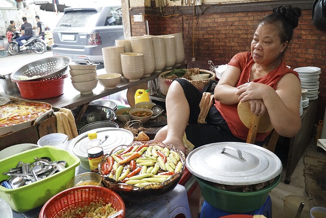 Bà chủ quán bún chửi: “Khách bị chửi phải xem lại mình” - 1 Bà chủ quán bún chửi: “Khách bị chửi phải xem lại mình” - 1