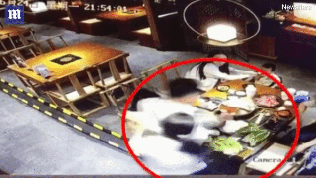 Chồng hất trọn nồi lẩu sôi nóng vào người bạn vợ vì ghen tuông - 1 Chồng hất trọn nồi lẩu sôi nóng vào người bạn vợ vì ghen tuông - 1