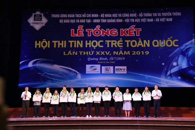 7 gương mặt xuất sắc giành giải Nhất tại Hội thi Tin học trẻ toàn quốc lần thứ 25 - 2 7 gương mặt xuất sắc giành giải Nhất tại Hội thi Tin học trẻ toàn quốc lần thứ 25 - 2