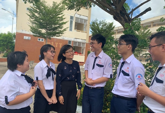 Mẹ của thủ khoa Cần Thơ: “Con trai mẹ học bình thường là được rồi” - 2 Mẹ của thủ khoa Cần Thơ: “Con trai mẹ học bình thường là được rồi” - 2