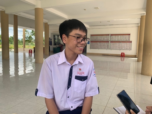 Mẹ của thủ khoa Cần Thơ: “Con trai mẹ học bình thường là được rồi” - 1 Mẹ của thủ khoa Cần Thơ: “Con trai mẹ học bình thường là được rồi” - 1