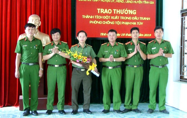 Thanh Hóa: Thưởng nóng lực lượng phá chuyên án ma túy lớn - 1 Thanh Hóa: Thưởng nóng lực lượng phá chuyên án ma túy lớn - 1