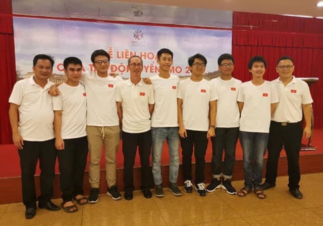 GS Hoàng Tụy vào bản dịch tiếng Việt đề thi toán Olympic quốc tế 2019 - 2 GS Hoàng Tụy vào bản dịch tiếng Việt đề thi toán Olympic quốc tế 2019 - 2