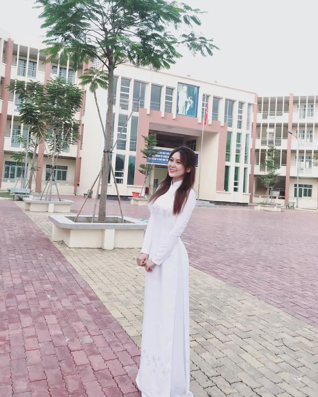 Cô giáo vòng eo 58 cm lộ ảnh hồi bé đáng yêu - 3 Cô giáo vòng eo 58 cm lộ ảnh hồi bé đáng yêu - 3
