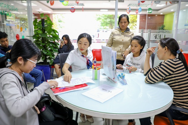 Hàng loạt trường đại học công bố điểm sàn - 1 Hàng loạt trường đại học công bố điểm sàn - 1