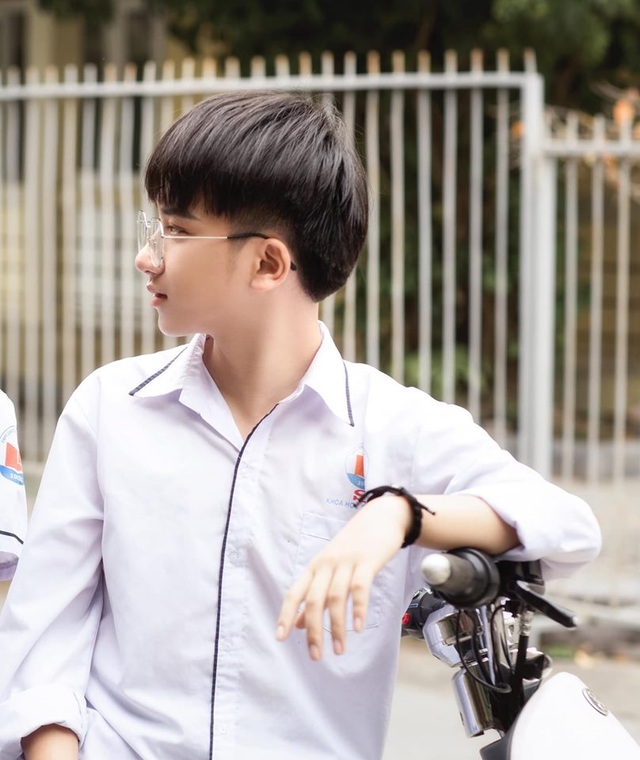 Nam sinh xứ Thanh sở hữu vẻ ngoài điển trai gây “bão mạng - 6 Nam sinh xứ Thanh sở hữu vẻ ngoài điển trai gây “bão mạng - 6