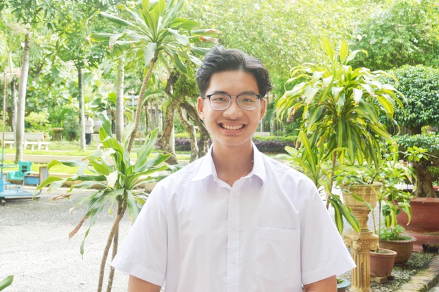 Hàng loạt nam sinh chiếm lĩnh ngôi vị thủ khoa ở Sóc Trăng năm 2019 - 2 Hàng loạt nam sinh chiếm lĩnh ngôi vị thủ khoa ở Sóc Trăng năm 2019 - 2