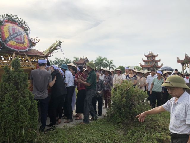 Người phụ nữ bất hạnh trút hơi thở cuối cùng trong vòng tay nhân ái của bạn đọc Dân trí - 5 Người phụ nữ bất hạnh trút hơi thở cuối cùng trong vòng tay nhân ái của bạn đọc Dân trí - 5