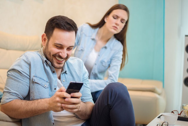Cô gái phát hiện bạn trai ngoại tình nhờ… vòng theo dõi sức khỏe - 2 Cô gái phát hiện bạn trai ngoại tình nhờ… vòng theo dõi sức khỏe - 2