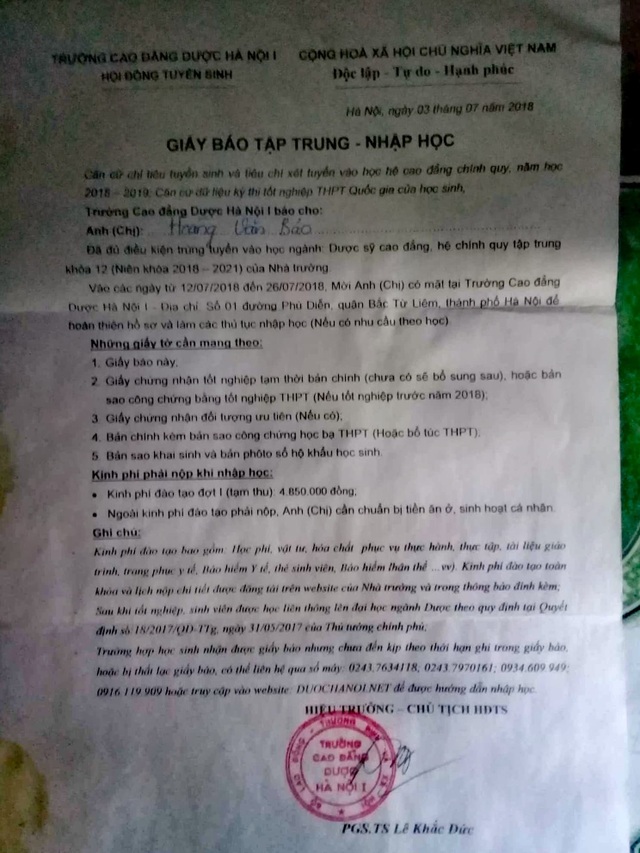 Xót xa đôi vợ chồng nghèo, con trai bỏ giảng đường đại học để ở nhà chăm chị tàn tật - 4 Xót xa đôi vợ chồng nghèo, con trai bỏ giảng đường đại học để ở nhà chăm chị tàn tật - 4