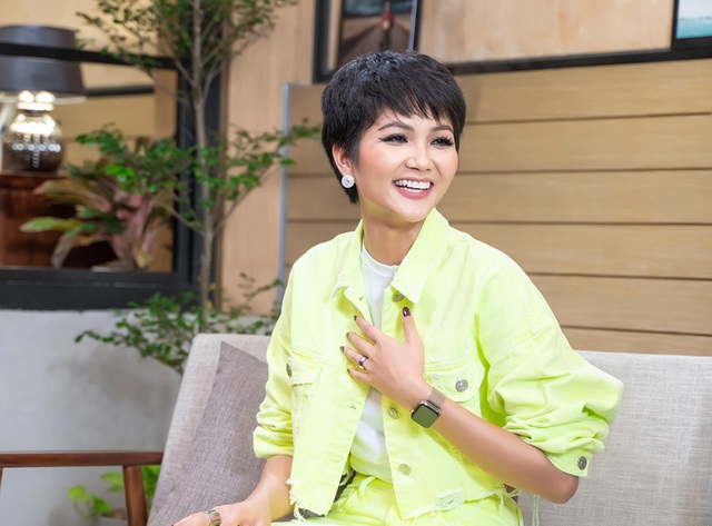 HHen Niê tiết lộ bạn trai hiện tại là mối tình đầu - 3 HHen Niê tiết lộ bạn trai hiện tại là mối tình đầu - 3