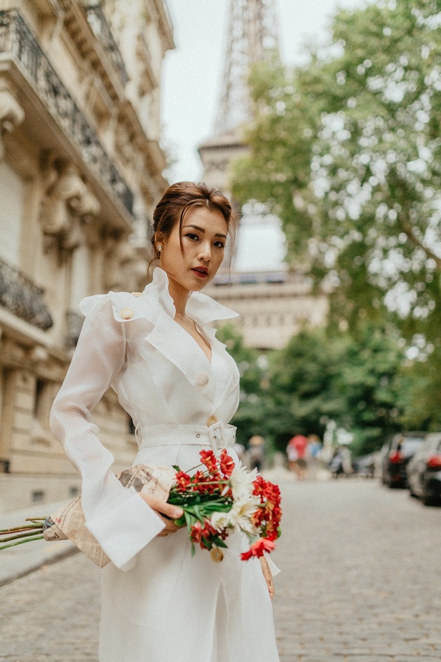 Á hậu Hoàng Oanh mang nón lá Việt thả dáng bên tháp Eiffel - 1 Á hậu Hoàng Oanh mang nón lá Việt thả dáng bên tháp Eiffel - 1