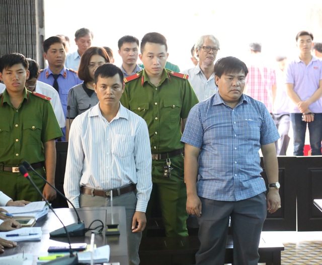 Tuyên án 2 nguyên cán bộ quản lý thị trường giải cứu phân bón rởm tại Sóc Trăng - 1 Tuyên án 2 nguyên cán bộ quản lý thị trường giải cứu phân bón rởm tại Sóc Trăng - 1