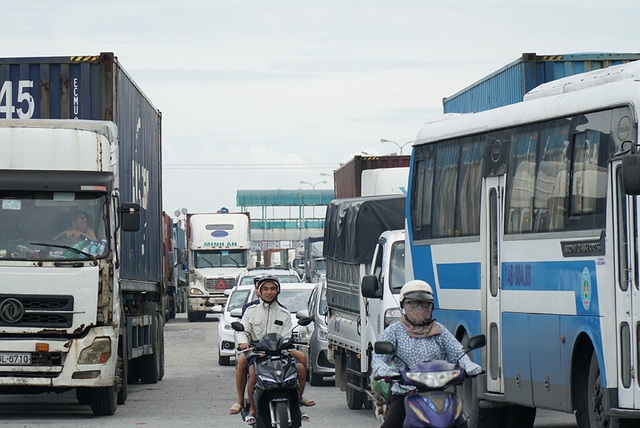 Quốc lộ 5 ùn tắc nghiêm trọng sau vụ tai nạn làm 5 người tử vong - 7 Quốc lộ 5 ùn tắc nghiêm trọng sau vụ tai nạn làm 5 người tử vong - 7