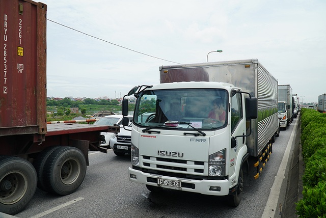 Quốc lộ 5 ùn tắc nghiêm trọng sau vụ tai nạn làm 5 người tử vong - 6 Quốc lộ 5 ùn tắc nghiêm trọng sau vụ tai nạn làm 5 người tử vong - 6