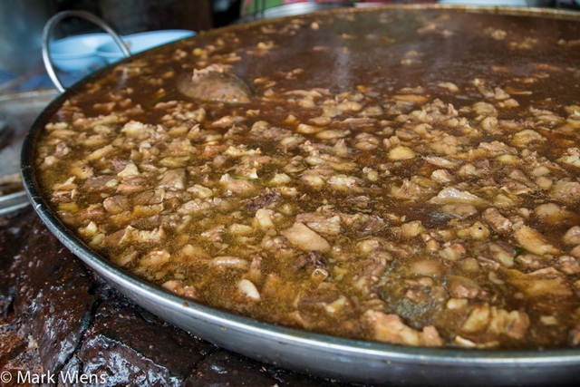 Độc đáo món bò hầm liên tục trong gần nửa thế kỷ tại Thái Lan! - 1 Độc đáo món bò hầm liên tục trong gần nửa thế kỷ tại Thái Lan! - 1