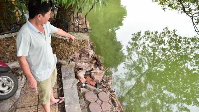 Bờ hồ Gươm nham nhở vì sạt lở kè - 2 Bờ hồ Gươm nham nhở vì sạt lở kè - 2