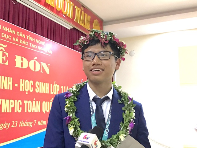 Nghệ An chào đón nam sinh giành huy chương Bạc Olympic Toán Quốc tế - 4 Nghệ An chào đón nam sinh giành huy chương Bạc Olympic Toán Quốc tế - 4
