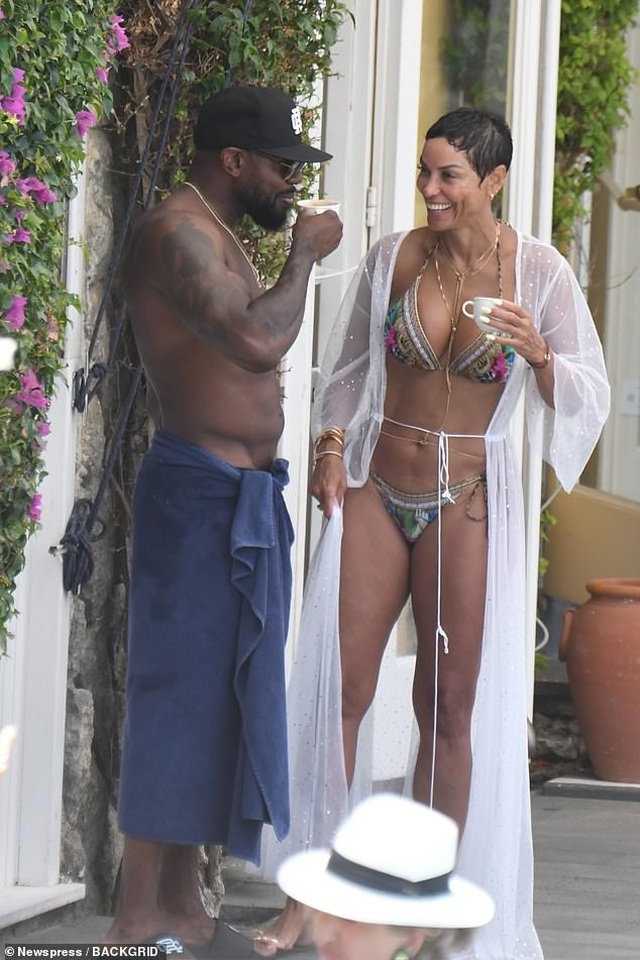 Nicole Murphy diện áo tắm khoe dáng săn chắc ở tuổi 51 - 2 Nicole Murphy diện áo tắm khoe dáng săn chắc ở tuổi 51 - 2