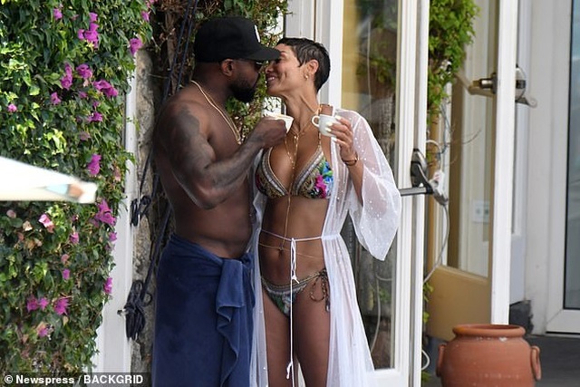 Nicole Murphy diện áo tắm khoe dáng săn chắc ở tuổi 51 - 3 Nicole Murphy diện áo tắm khoe dáng săn chắc ở tuổi 51 - 3
