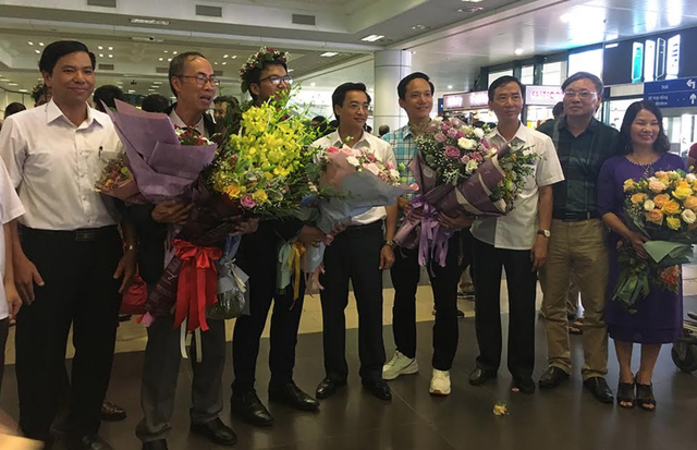 Rạng rỡ ngày về của 6 chàng trai đội tuyển Olympic Toán quốc tế 2019 - 8 Rạng rỡ ngày về của 6 chàng trai đội tuyển Olympic Toán quốc tế 2019 - 8