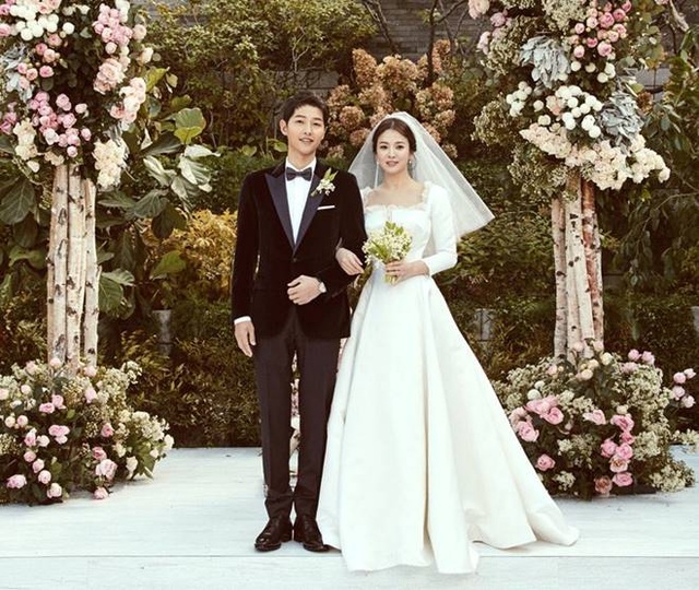 Hậu ly hôn, Song Hye Kyo mạnh tay gỡ bỏ hình ảnh liên quan tới chồng cũ - 1 Hậu ly hôn, Song Hye Kyo mạnh tay gỡ bỏ hình ảnh liên quan tới chồng cũ - 1